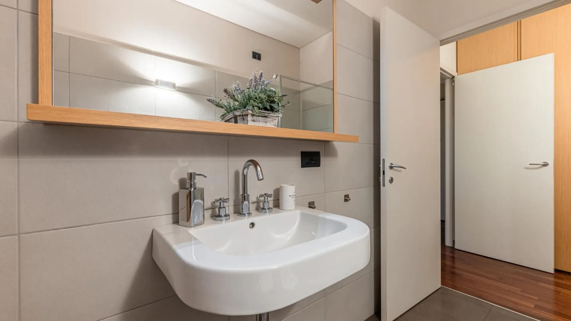 Cozy Apartment - Parking - Pool - Sauna - Gym -Spa Milano 0*,